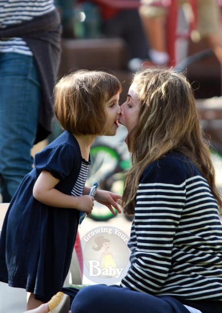 amanda peet daughter. Amanda Peet and Daughter