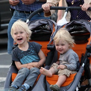 Naomi Watts enjoyed a stroll with her 2 happy boys Alexander 'Sasha' and