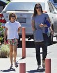 jennifer-garner-out-in-la-with-daughter-violet-affleck