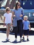 jennifer-garner-out-in-la-with-kids-violet-and-sam-affleck
