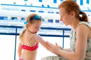 mom applying sunscreen