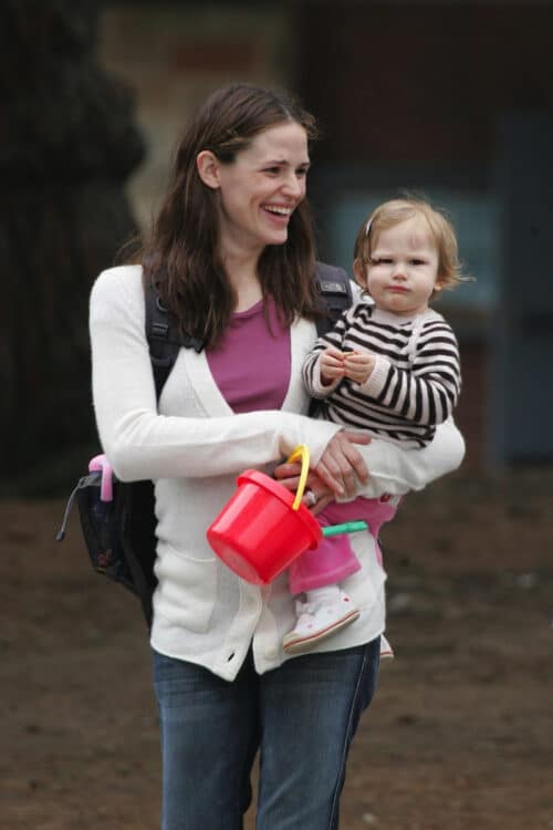 Jennifer Garner Takes Violet To The Park