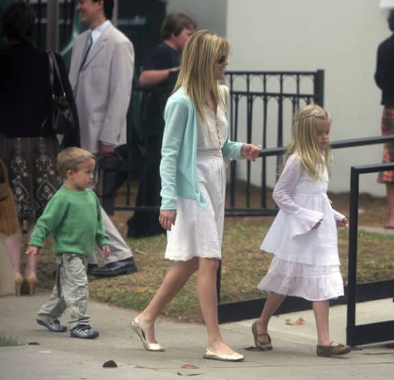 Reese Takes The Kids AVA AND DEACON To Easter Church Service 2007