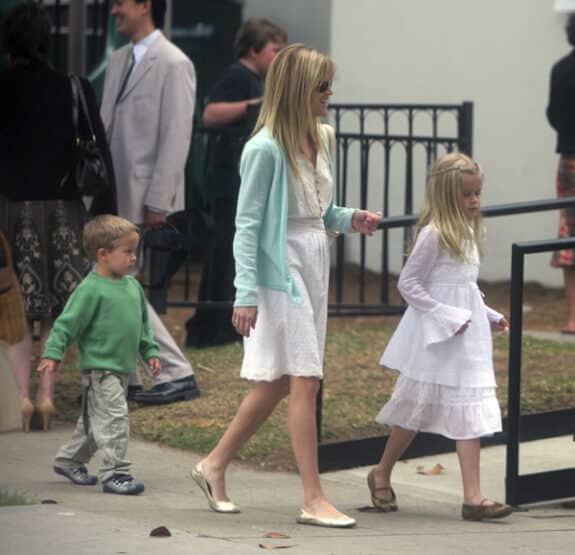  Reese Takes The Kids AVA AND DEACON To Easter Church Service 2007