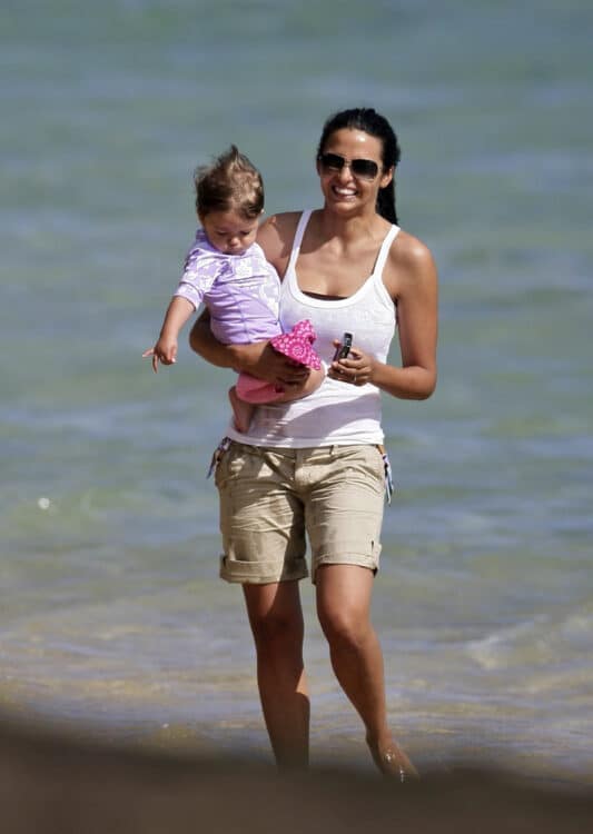 Matt Damons wife Luciana Barroso and their one-year-old daughter Isabella in hawaii