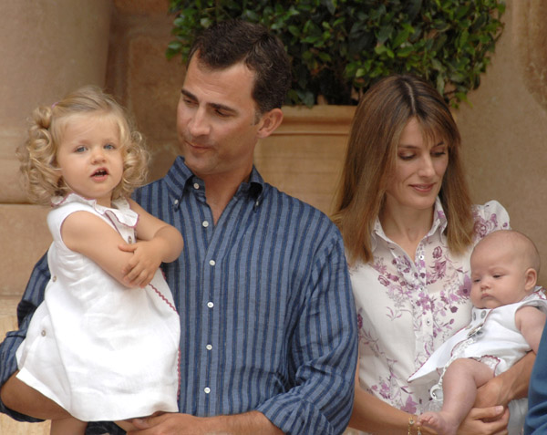 Prince Felipe and Princess Letizia with their daughters Leonor and Sofia