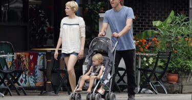 Heath Ledger And Michelle Williams Out With The Baby In New York