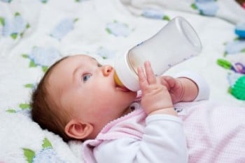 Baby drinking bottle