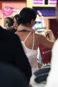 katie holmes shopping 120609