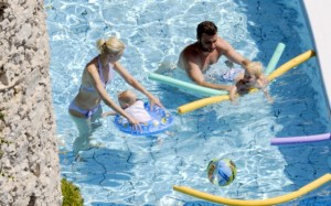 Naomi Watts and Liev Schreiber with their kids in the pool