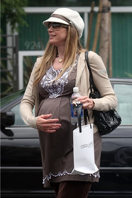 pregnant Mira Sorvino 2009