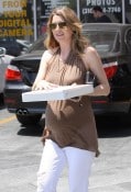 Ellen Pompeo Eats Pizza for Two