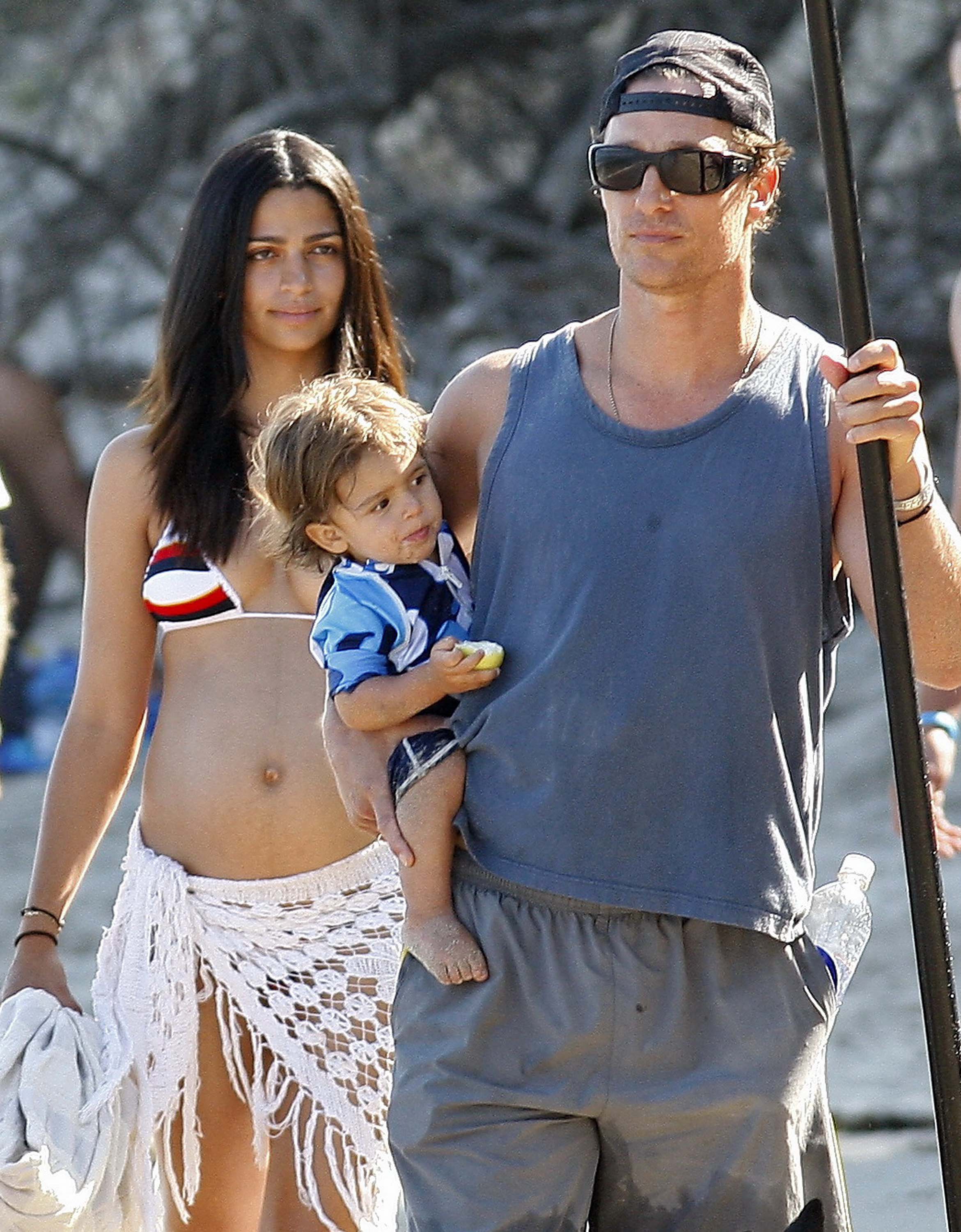 Matthew McConaughey and his mother, Kay, his step-father along with his gir...