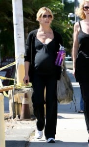 Sarah Michelle Gellar Is A Fit Mommy