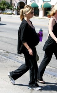 Sarah Michelle Gellar Is A Fit Mommy