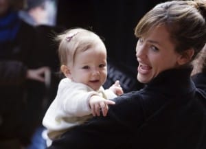Jennifer Garner & daughter Seraphina visit Ben on set
