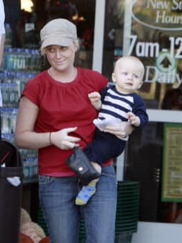 Amy and Archie Stroll in LA