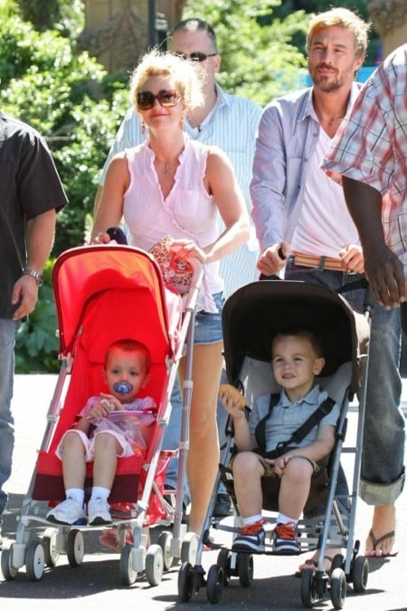 Britney Spears  & Jason Trawick in Sydney with Jayden and Sean P