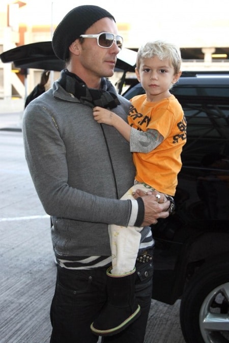 Gavin and Zuma Rossdale at the airport
