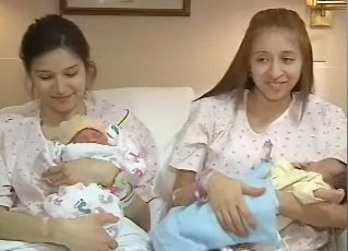 Two sisters, Two babies, Minutes apart
