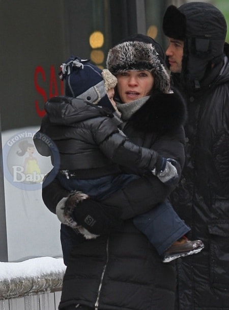 Julianna Margulies, her husband Keith Lieberthal and son Kieran bundles up