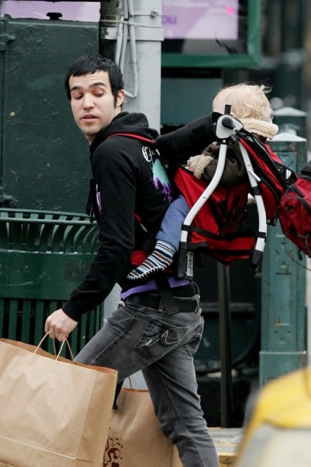 Pete Wentz backpacks son Bronx in NYC