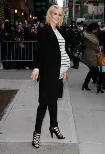 Jenna Elfman Sparkles at Letterman