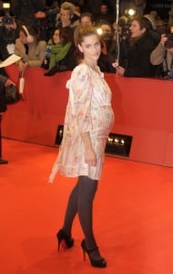 Amanda Peet is Pregnant Perfect in Berlin