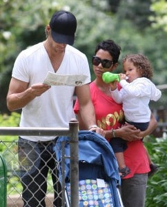 Halle and Gabriel Treat Nahla To A Day At The Zoo!