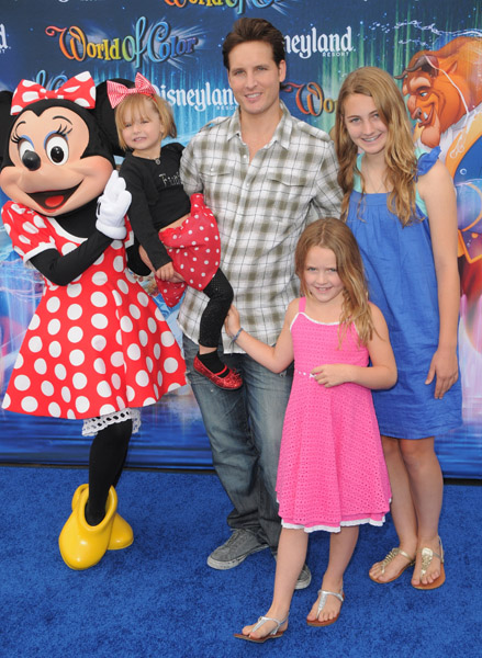 Peter Facinelli with Luca, Lola and Fiona At Disney's World of Color