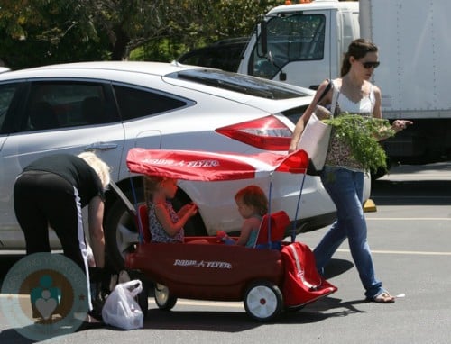 Jennifer Garner with daughter Violet and Seraphina