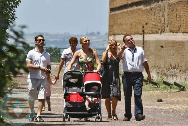 Jason Priestly with Wife Naomi and kids Ava and Dashiell