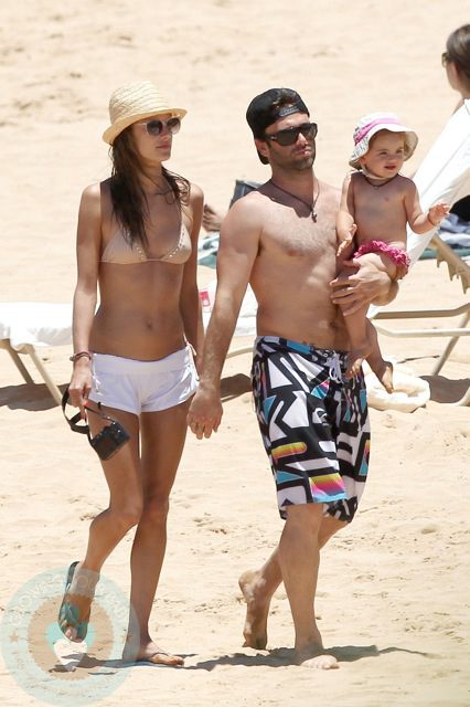 Alessandra Ambrosio with fiance Jamie Mazur and daughter Anja