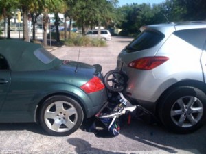 Bob Revoltuion stroller sandwiched between 2 vehicles