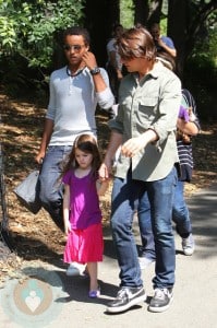 Tom Cruise with Suri, Isabella(behind) and Connor