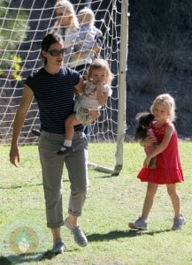 Jennifer Garner with daughter Violet and Seraphina
