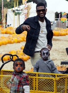 Usher with his sons Naviyd and Usher Raymond V