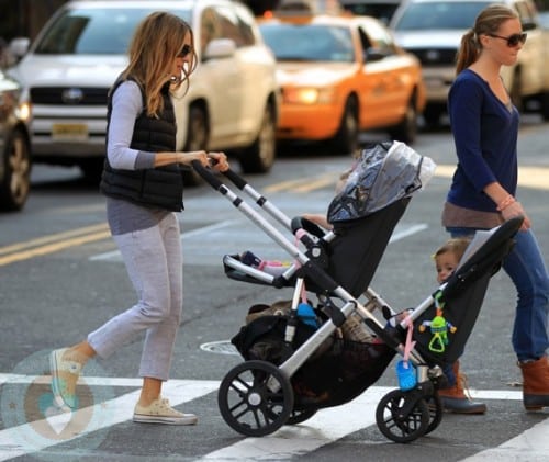 Sarah Jessica Parker with twin Marion(back) and Tabitha