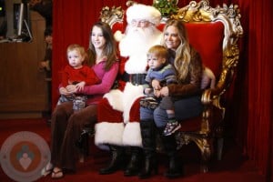 Brooke Mueller and her family pose with Santa