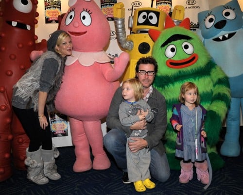Tori Spelling & husband Dean McDermott with kids Liam and Stella
