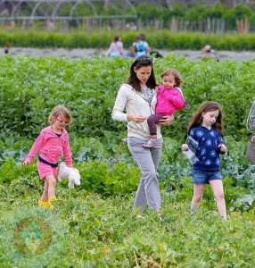 Jennifer Garner on the farm with daughters Violet and Seraphina