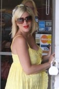 A pregnant Tori Spelling shopping in LA