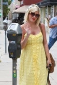 A pregnant Tori Spelling shopping in LA