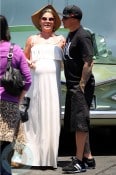 A pregnant Pink with Husband Carey Hart