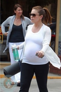 A pregnant Alyssa Milano leaving Yoga