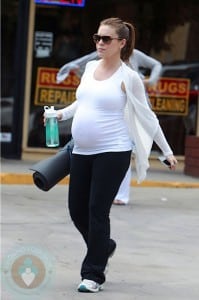 A pregnant Alyssa Milano leaving Yoga
