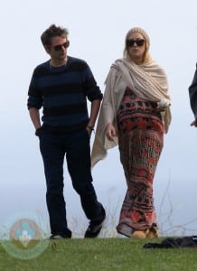 A pregnant Kate Hudson with Boyfriend Matt Bellamy