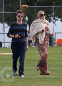 A pregnant Kate Hudson with Boyfriend Matt Bellamy