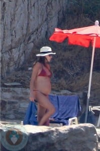 A pregnant Carla Bruni relaxing on Fort de Brégançon beach