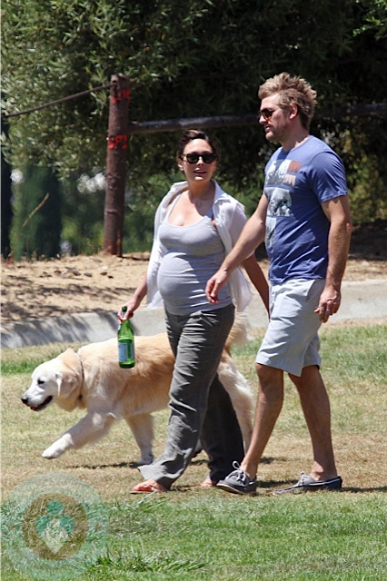 Curtis Stone with his pregnant wife Lindsay Price